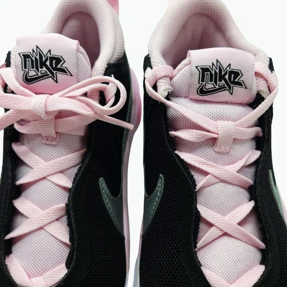 Nike Girls Basketball Sneakers Team Hustle Black Pink Girls Size 6 New In Box - Picture 6 of 12